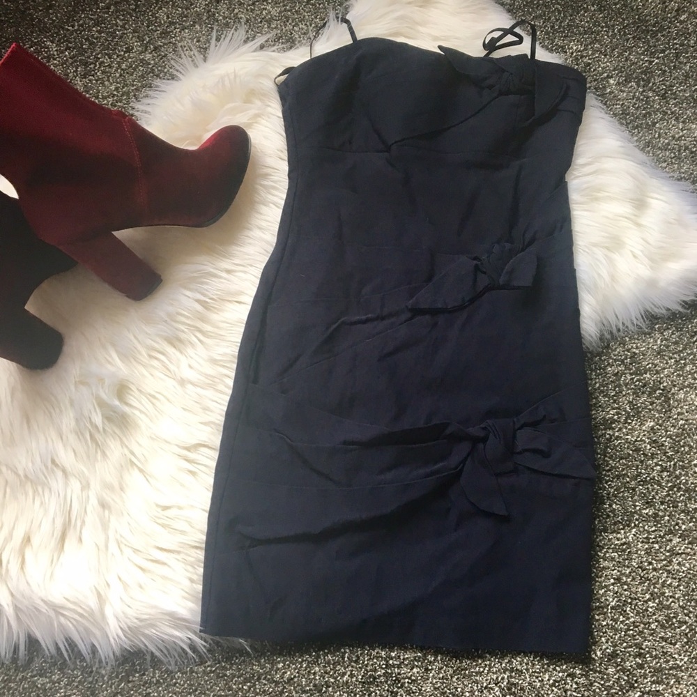 Navy bow strapless dress