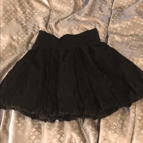 H&M high waisted lace bubble skirt - Picture 2 of 4