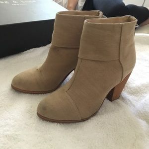 Zip up Heel Boots