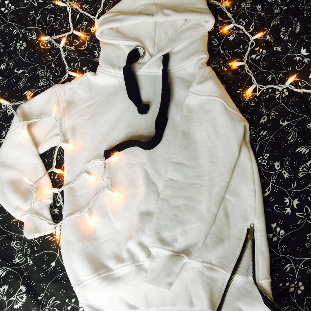 White pullover hoodie