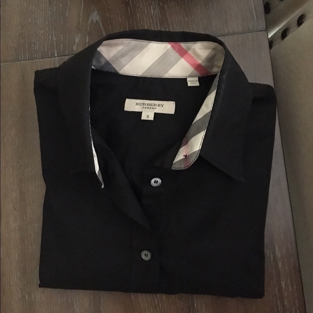 Burberry Classic 3/4 Sleeve Button-Down Shirt❣️