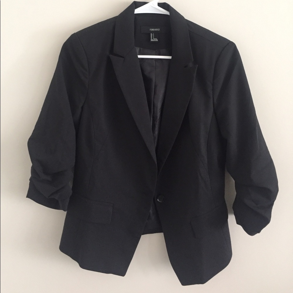 Black Blazer w/ Shoulder Pads & Scrunched Sleeves