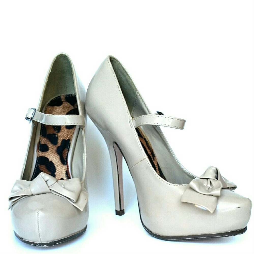 Mary Jane platform pumps