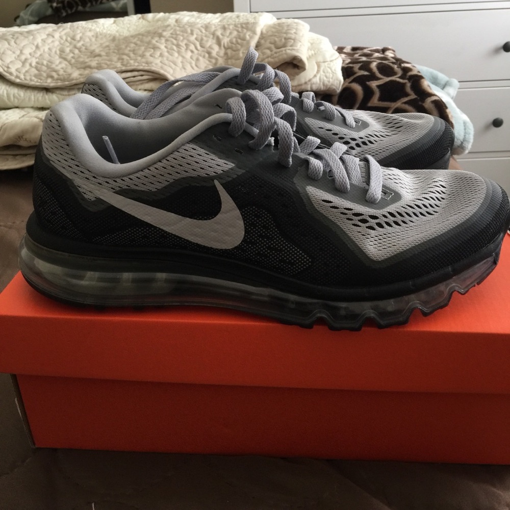 Excellent Condition 2016 NiKE Air Max