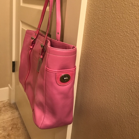 Authentic COACH large leather bag - Picture 2 of 4