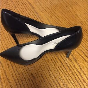 Black pumps