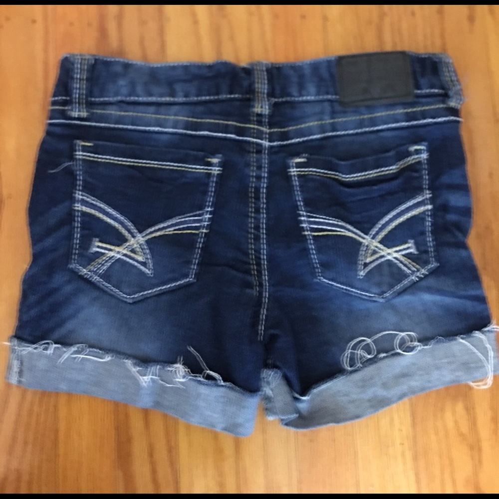 Amethyst distressed jean shorts - Picture 2 of 4