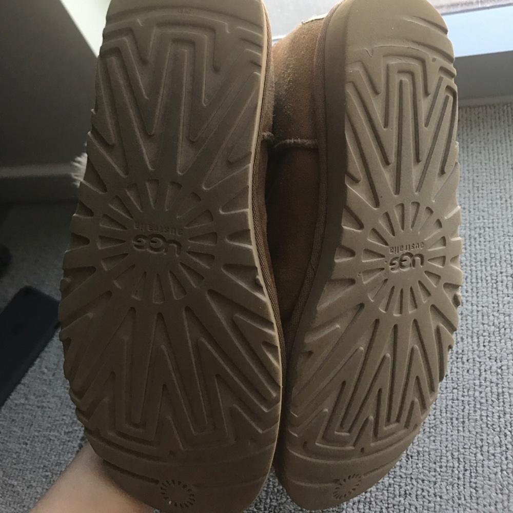 UGGS Bailey Button Chestnut - Picture 4 of 4