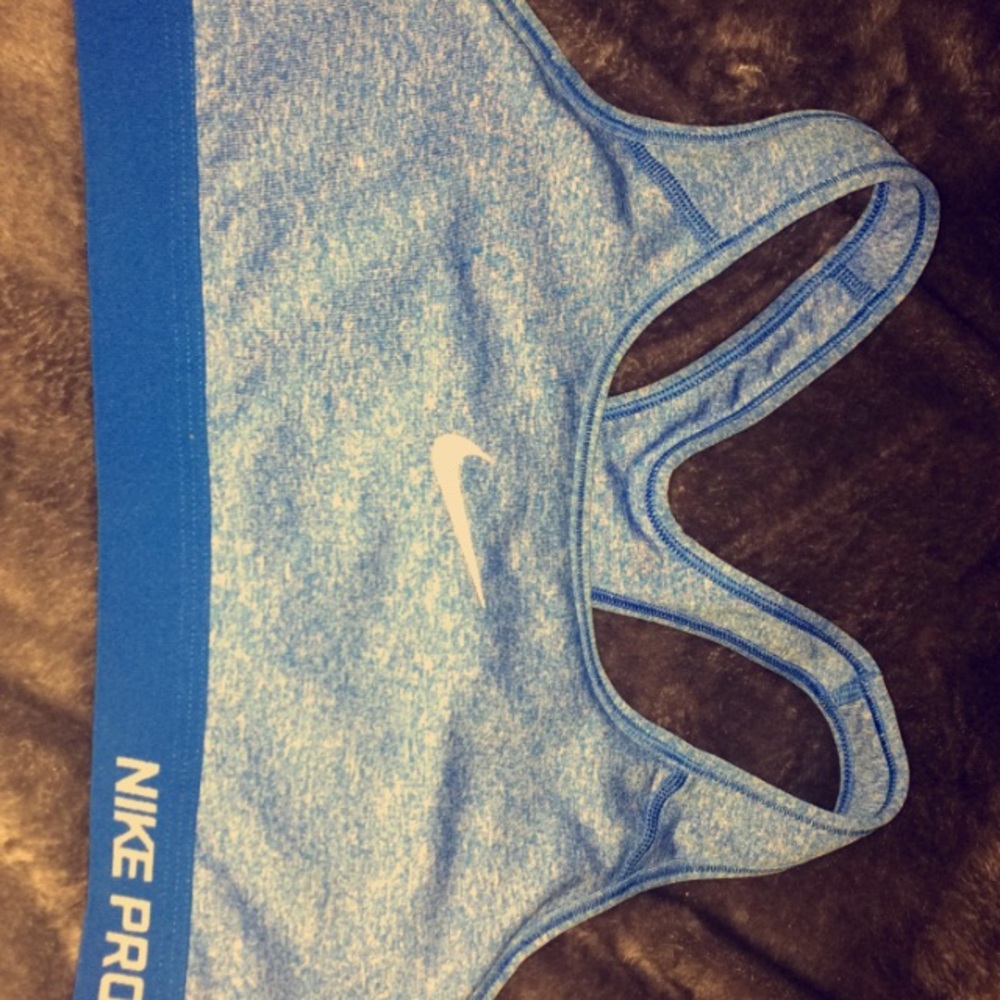 Nike pro sports bra
