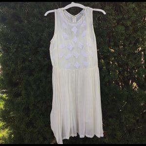 Forever 21 White Embroidered Dress size Medium