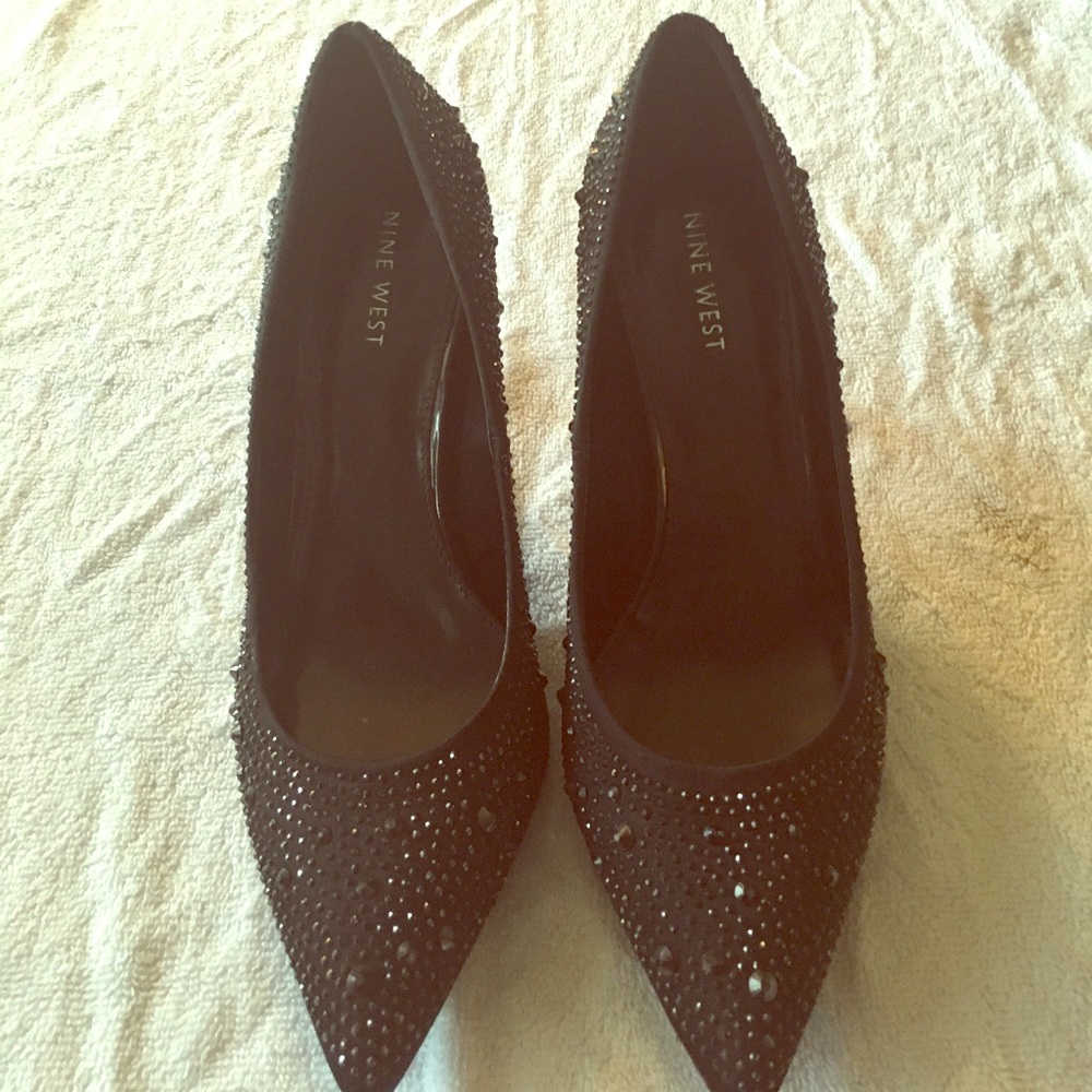 Nine West jeweled pumps: