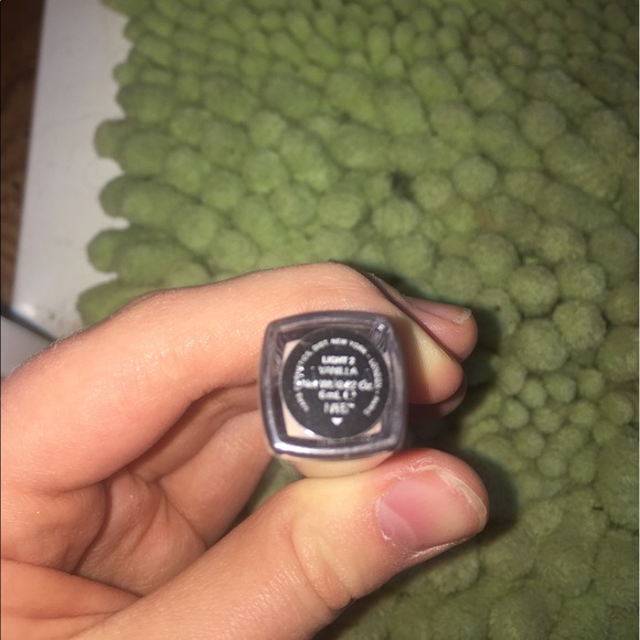 NARS radiant creamy concealer in vanilla - Picture 2 of 3