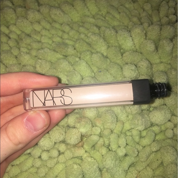 NARS radiant creamy concealer in vanilla - Picture 3 of 3