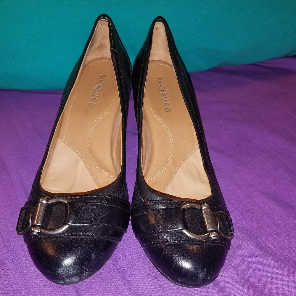 EUC Black Heels 7M Buckle Round Toe Pumps Cushion - Picture 1 of 3