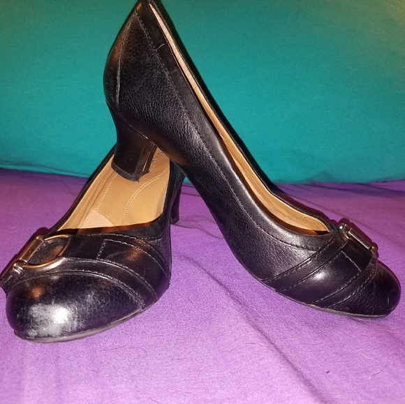 EUC Black Heels 7M Buckle Round Toe Pumps Cushion - Picture 2 of 3