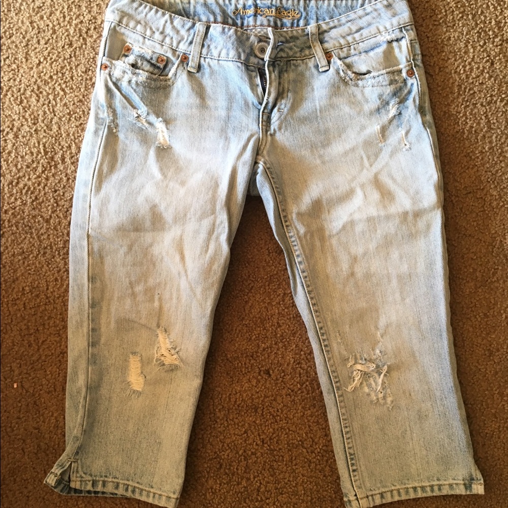 SOLD!!American Eagle capris