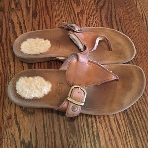 Ugg flip flops
