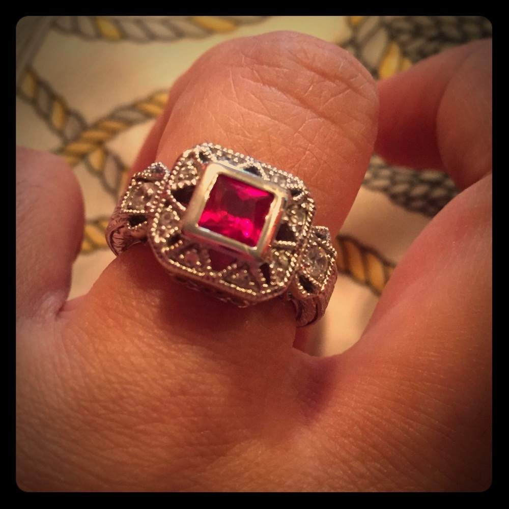 Lovely SS red ruby and CZ filigree ring 🌺