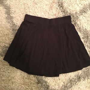H&M black circle skirt