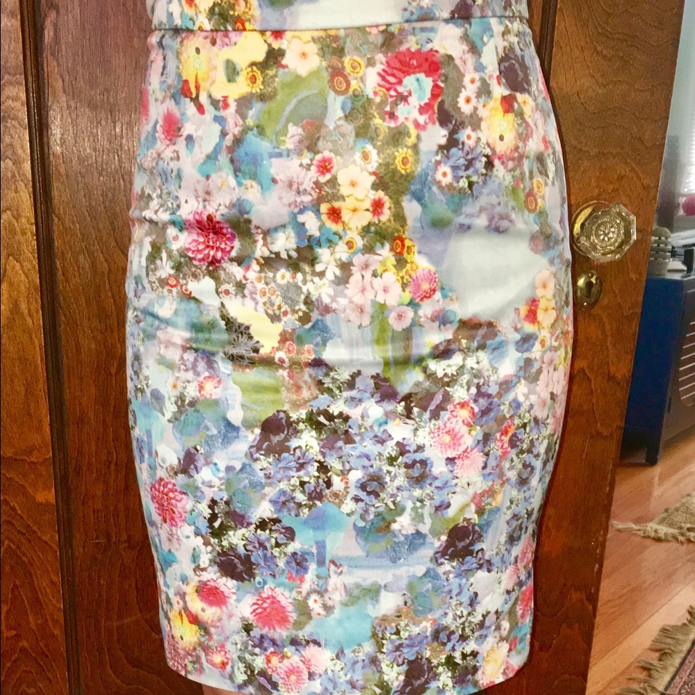 🌟H&M faux leather FLORAL mini skirt XS🌟