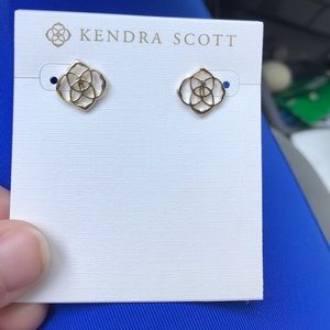 kendra scott gold earrings