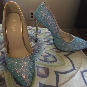 Ice blue high heels 👠