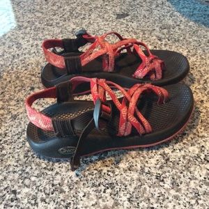 Size W7 Chacos! 🌞