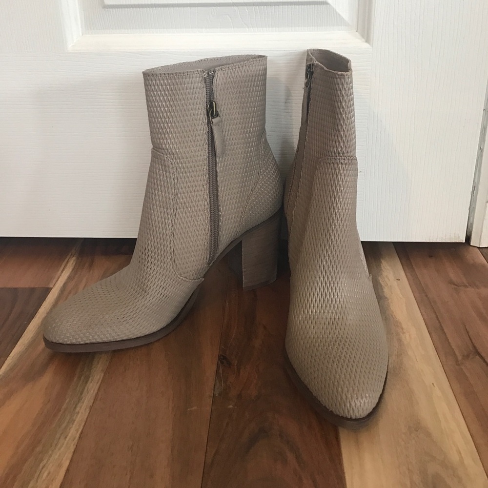 Hinge booties - Picture 3 of 4