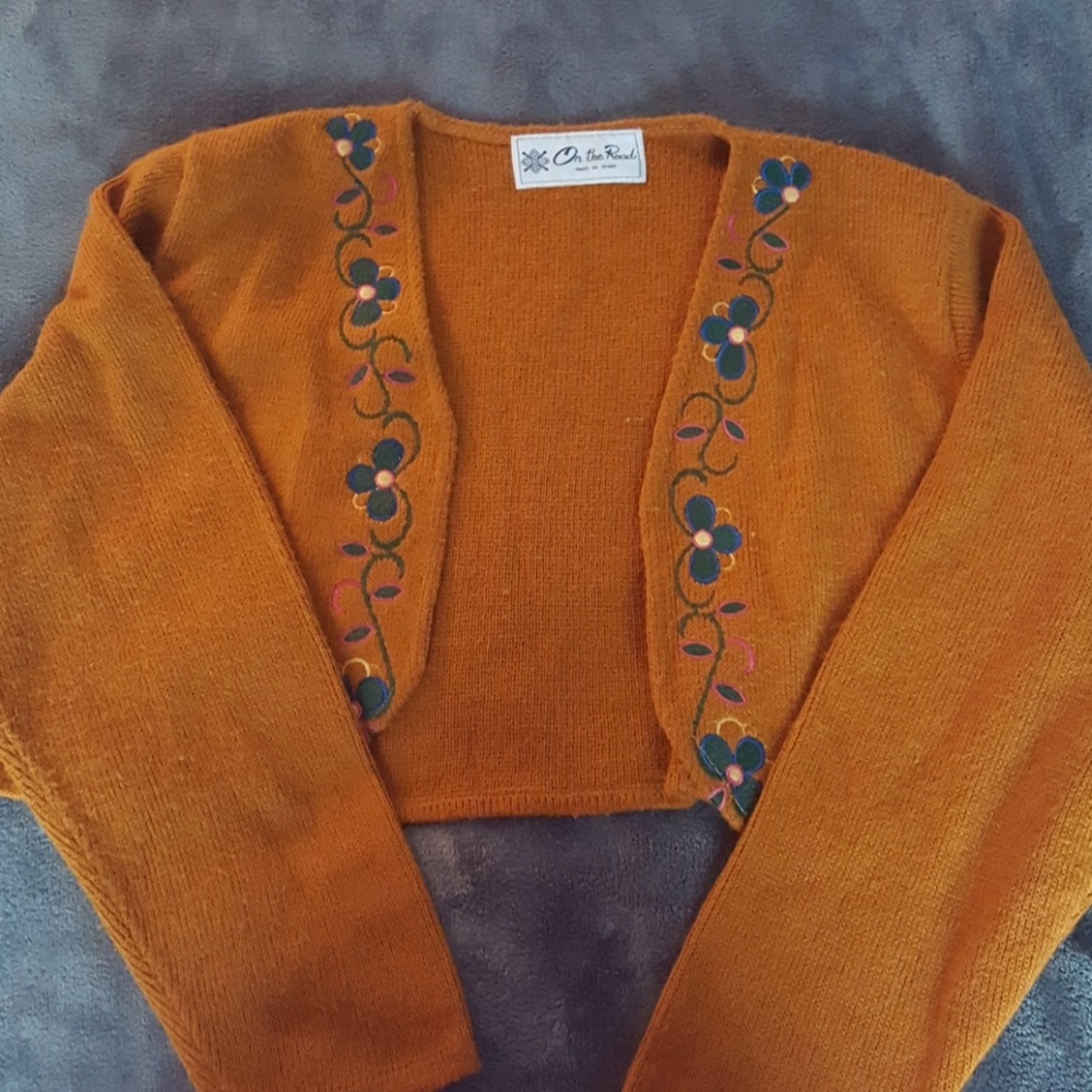 Vintage embroidered crop sweater Large