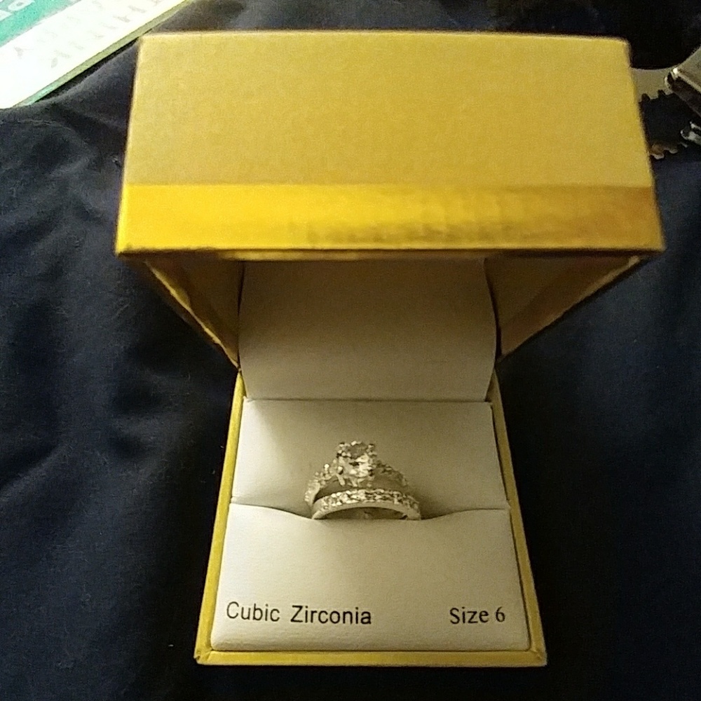 Cubic zirconia ring set