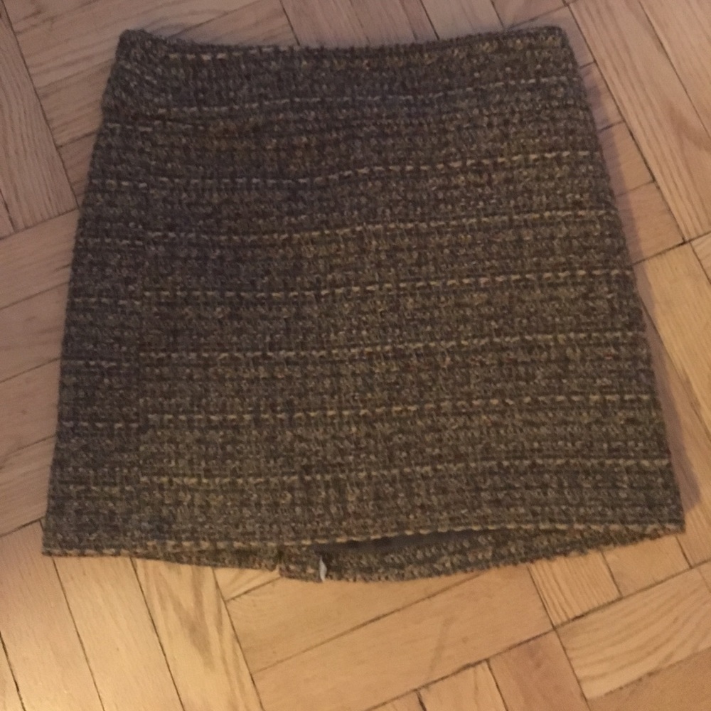 Tweed mini skirt size 4