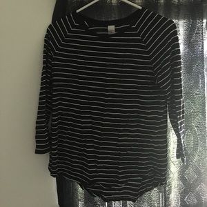 Black and white, half sleeve tee, high low.