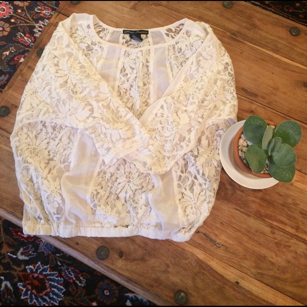 Simply irresistible lace long sleeve size small