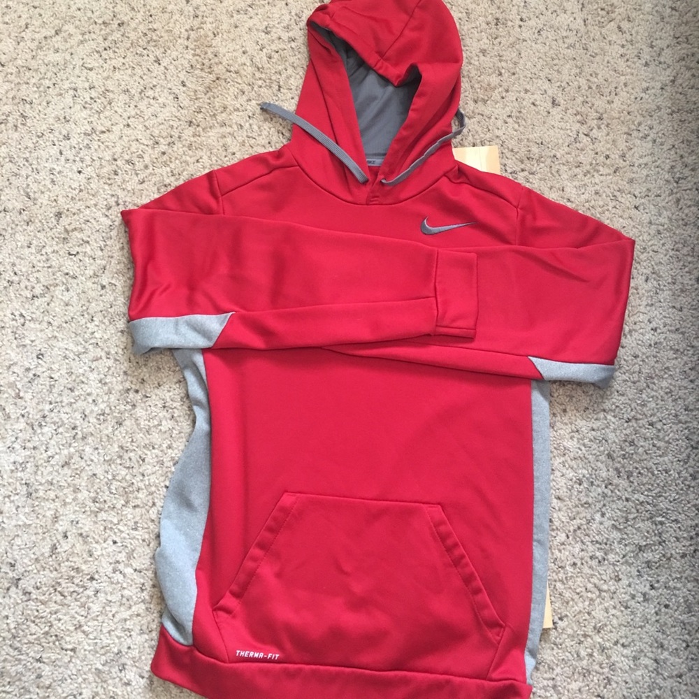 Flash Sale 🔥 Red Nike Therma-Fit hoodie 🎁