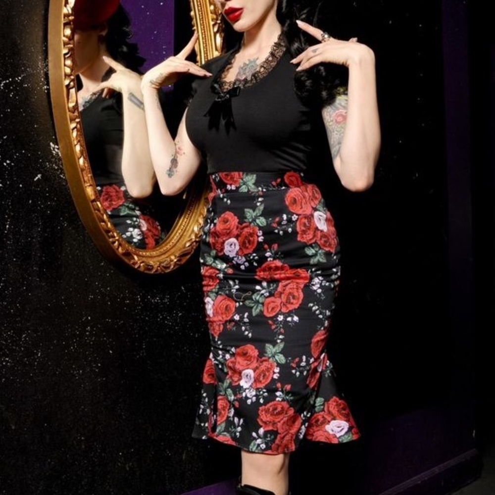 Deadly Dames Kinky Ruffles Skirt Vintage Rose