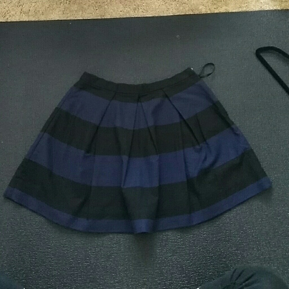Gap skirt