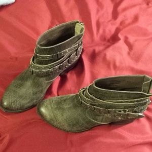 Naughty Monkey Anchorage boots