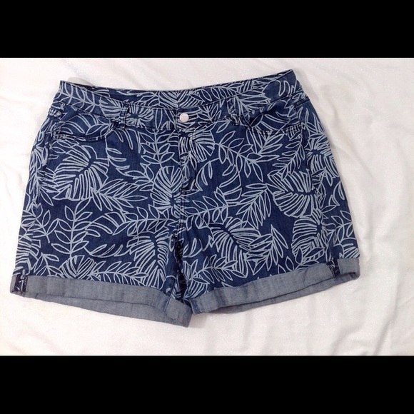 Lane Bryant Pants - Lane Bryant Denim Shorts w/Palm Leaves Print