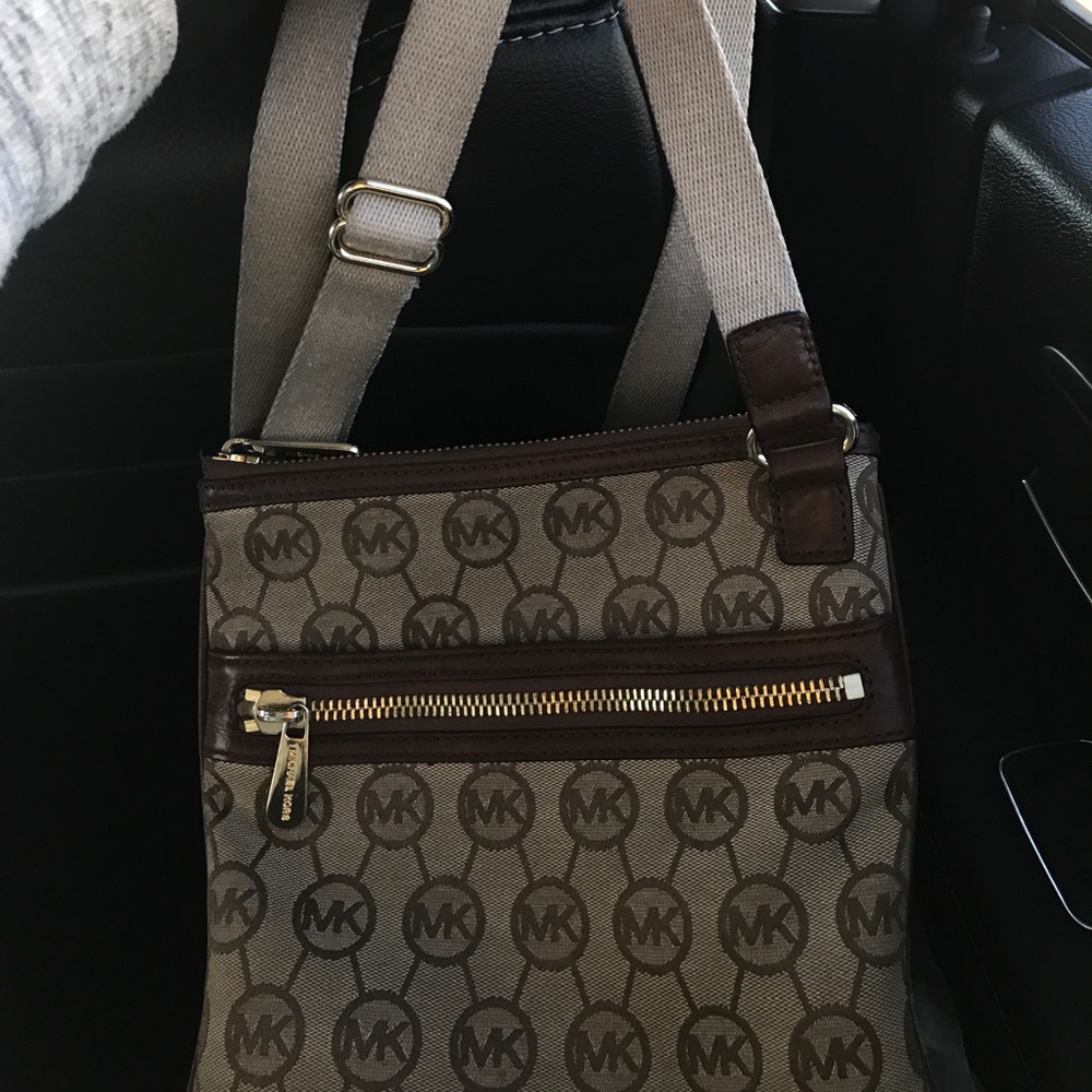 Michael Kors Signature cross-body bag - Picture 2 of 4