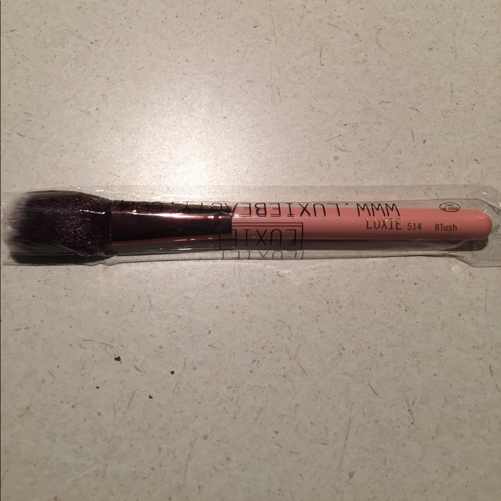 Blush brush