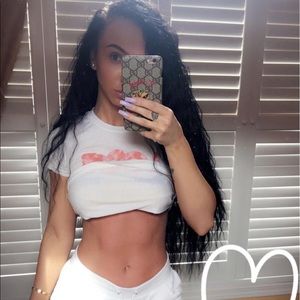 Meet your Posher, Nia