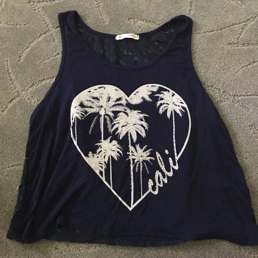 Short blue tank.💙