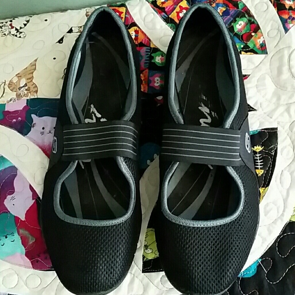 Black Mary Janes size 8