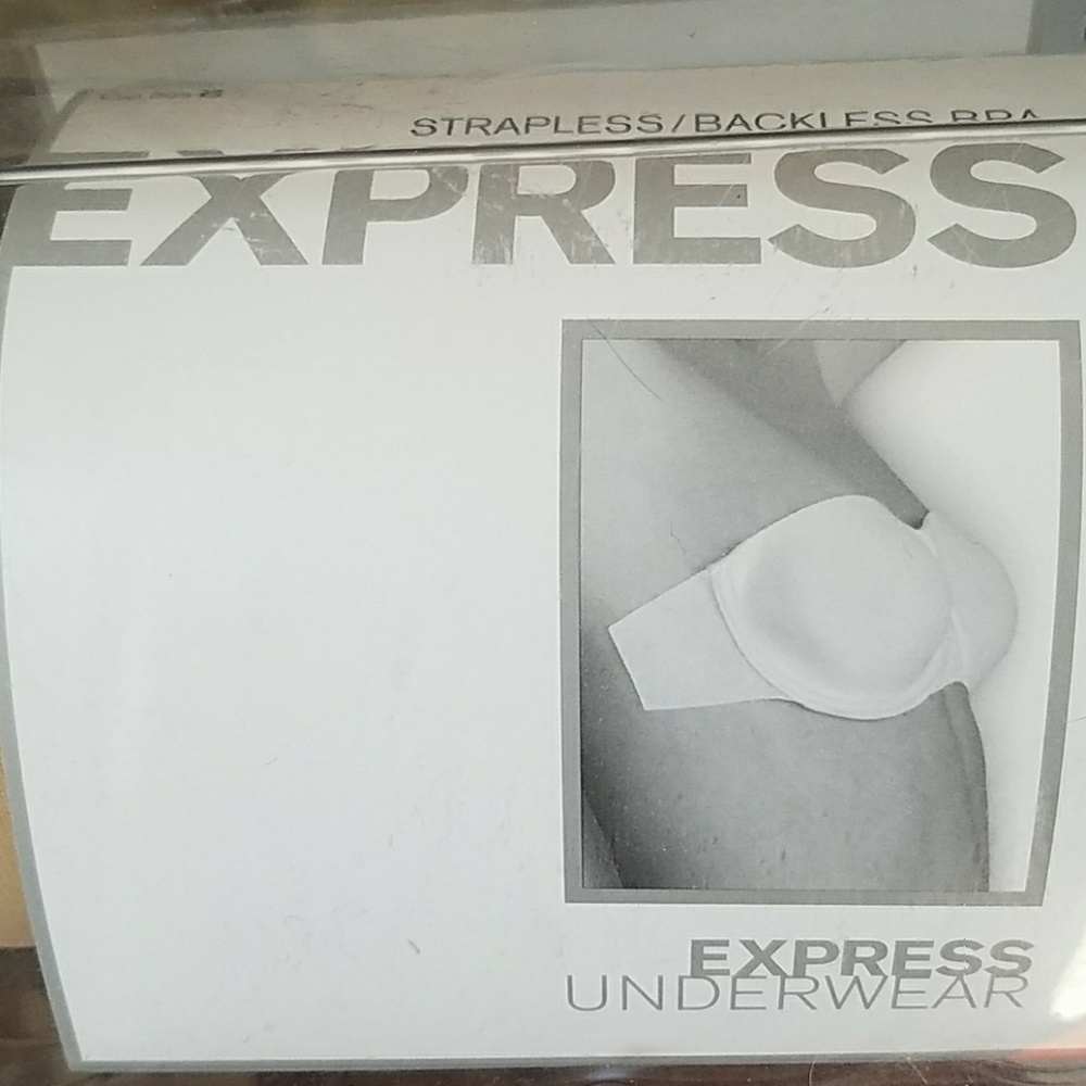 Strapless backless bra