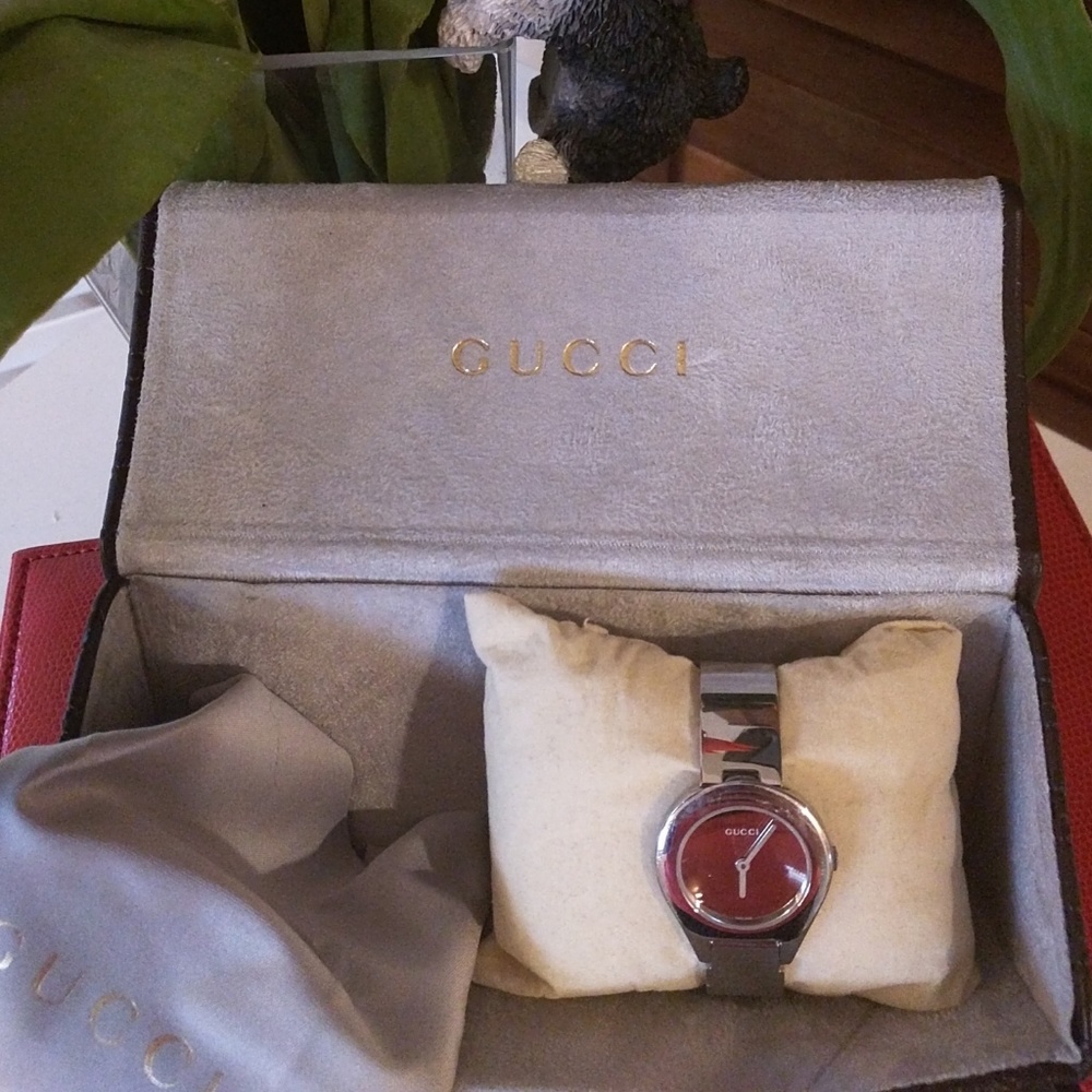 Authentic Gucci 6700 L watch