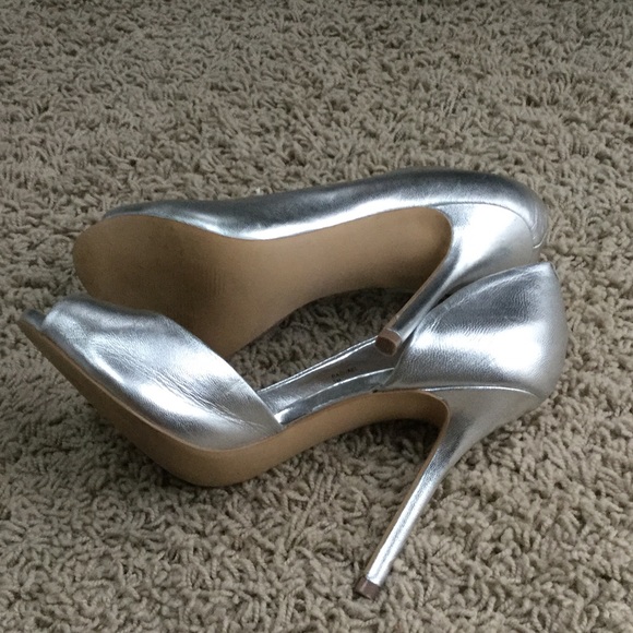Silver 4 inch Steve Madden heels - Picture 3 of 3