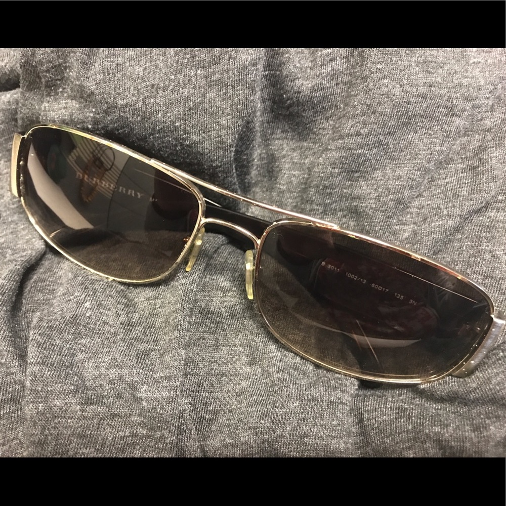 ⭐️SOLD⭐️ Burberry sunglasses