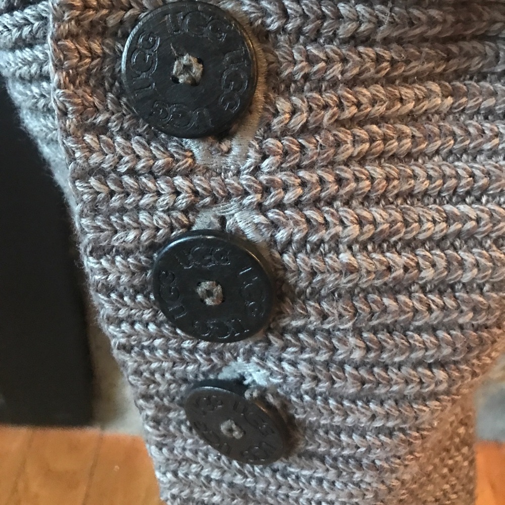 Authentic UGG Cardigan boot - Picture 2 of 3