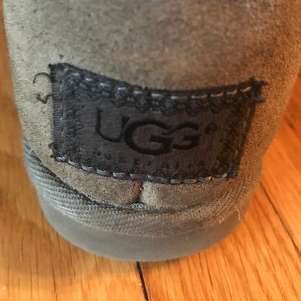 Authentic UGG Cardigan boot - Picture 3 of 3