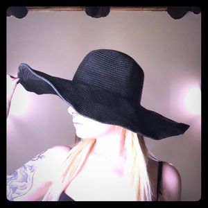 Black straw sun hat
